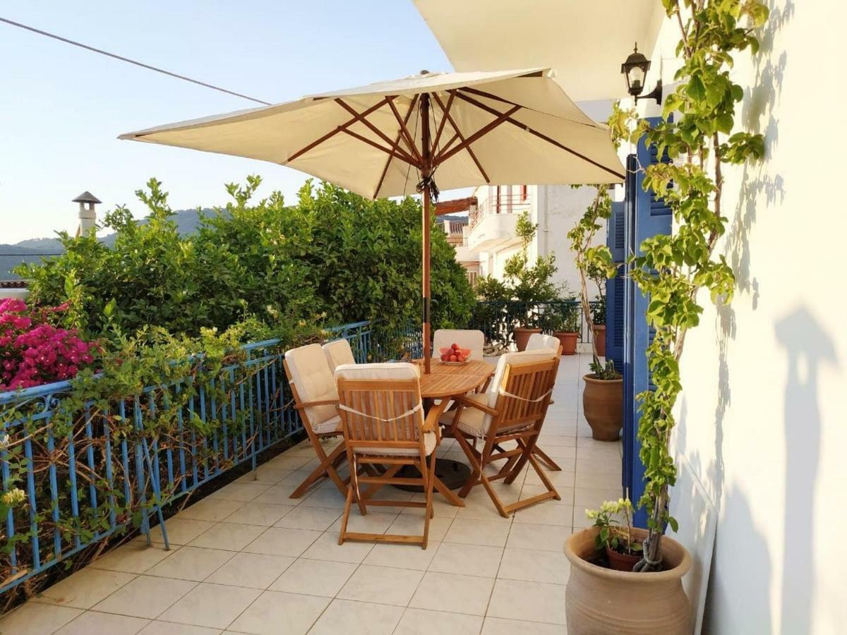 Aquarella-Stylish Veranda Apartment In Centre Of Poros Town Exterior foto